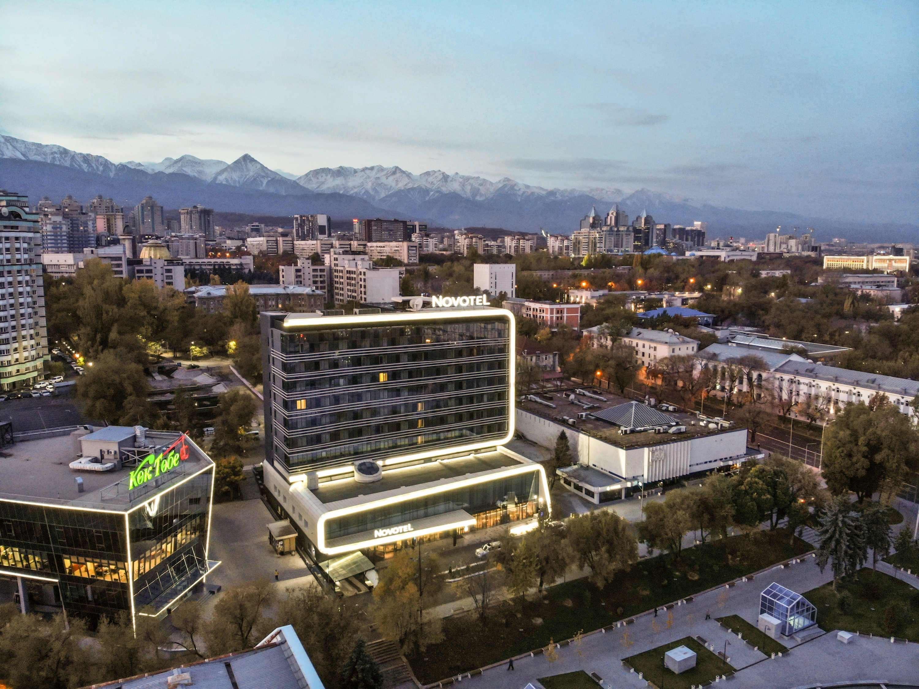 Novotel Almaty City Center Exteriör bild