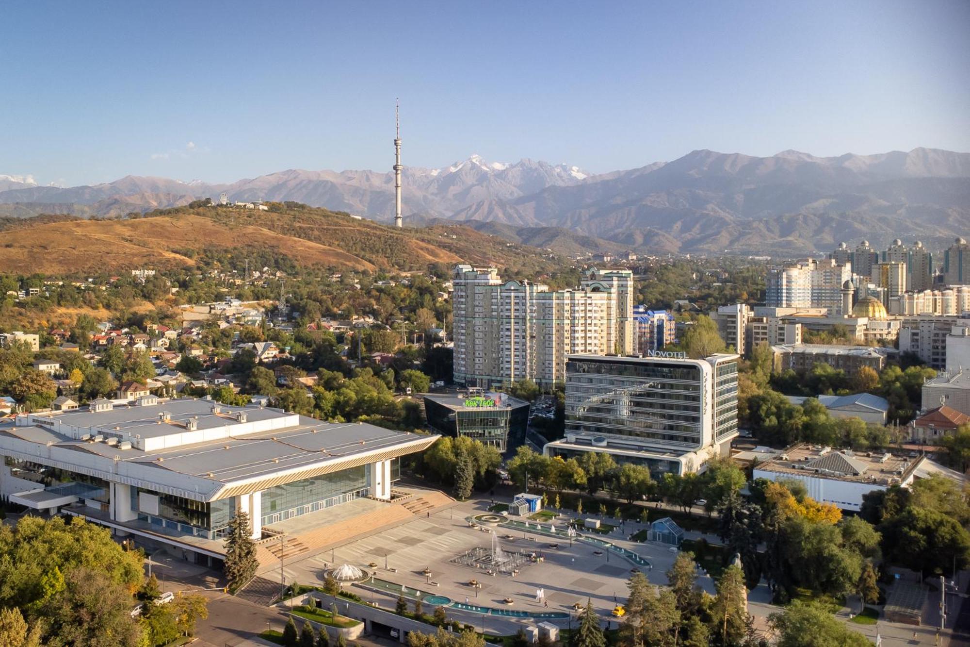 Novotel Almaty City Center Exteriör bild